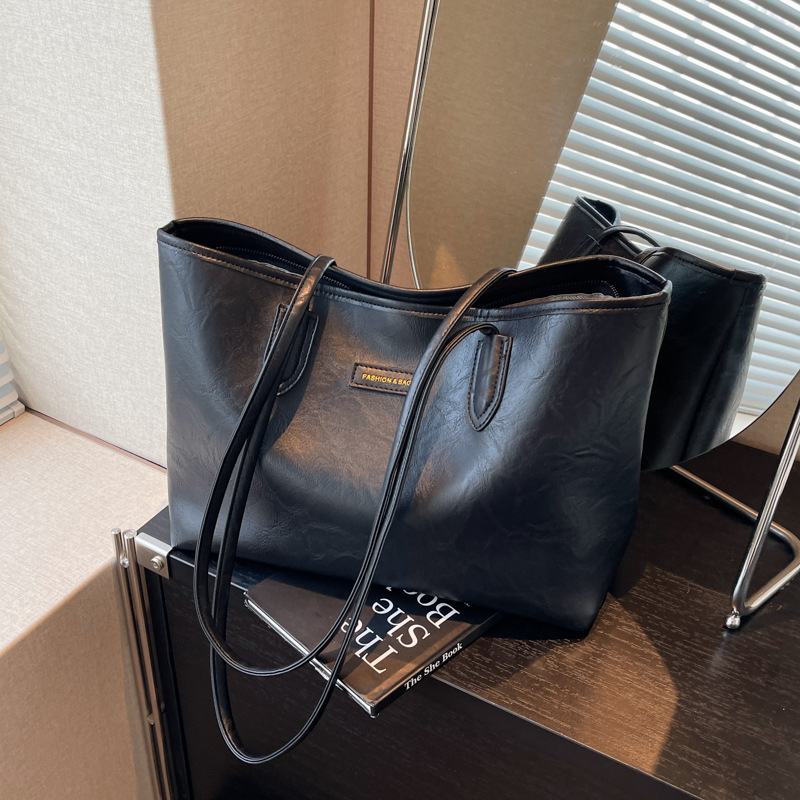 Retro and fashionable tote bag for women, Korean style, trendy and versatile, large-capacity single-shoulder bag, new 2024 style, high-end underarm bag details Picture