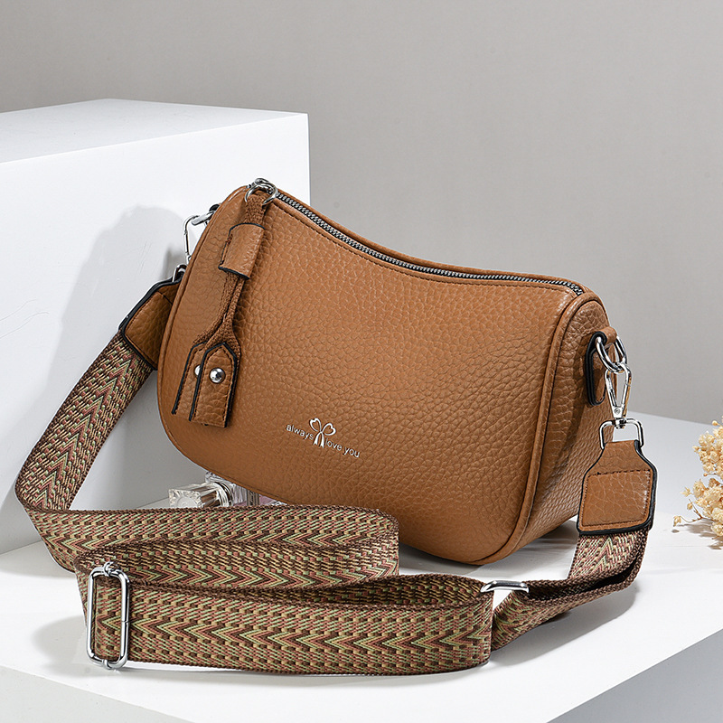 Crossbody bag, versatile women's phone bag, summer crossbody bag, new pillow bag manufacturer, Korean version, simple, mini and fashionable single Application Scenario