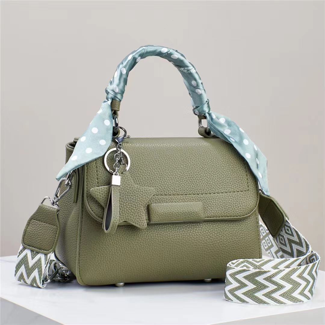 This is a new trendy single-shoulder crossbody handbag for women in 2024. It's a versatile summer bag with a soft leather texture and a light, small square shape details Picture