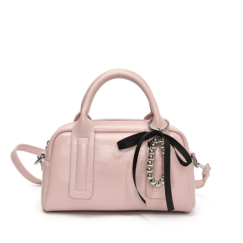A trendy Korean-style Boston handbag for women, a new simple single-shoulder pillow bag with a high-end texture and a niche crossbody bag Item Picture