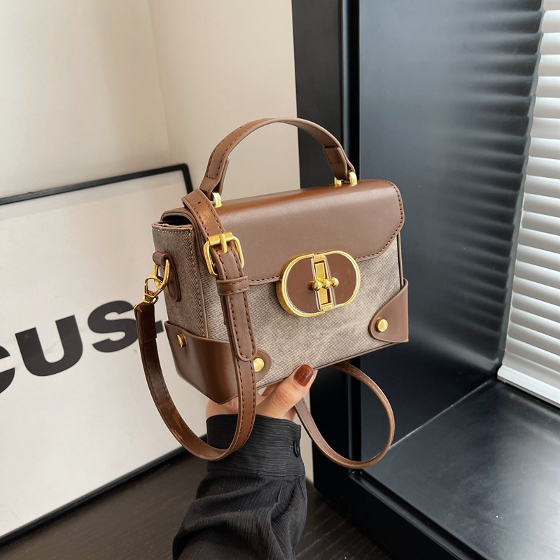 This year, small bags are popular for women's fashion and versatility. The 2023 new retro single-shoulder crossbody bag, hand-held box, and small square bag Specification drawing