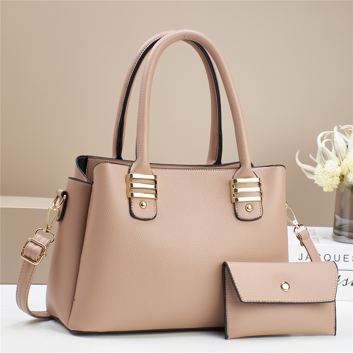 A popular large handbag for foreign trade, versatile and portable in 2024, a new women's fashion single-shoulder crossbody bag from the manufacturer Specification drawing