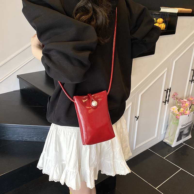 Pearl buckle bucket bag for women, 2025 new style, trendy Korean niche single-shoulder bag, high-end and stylish crossbody bag details Picture