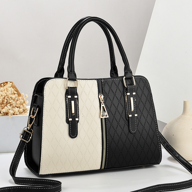 A best-selling new women's 2024 single-shoulder crossbody bag from a large bag manufacturer. It's a summer versatile hand-carry fashion for export details Picture