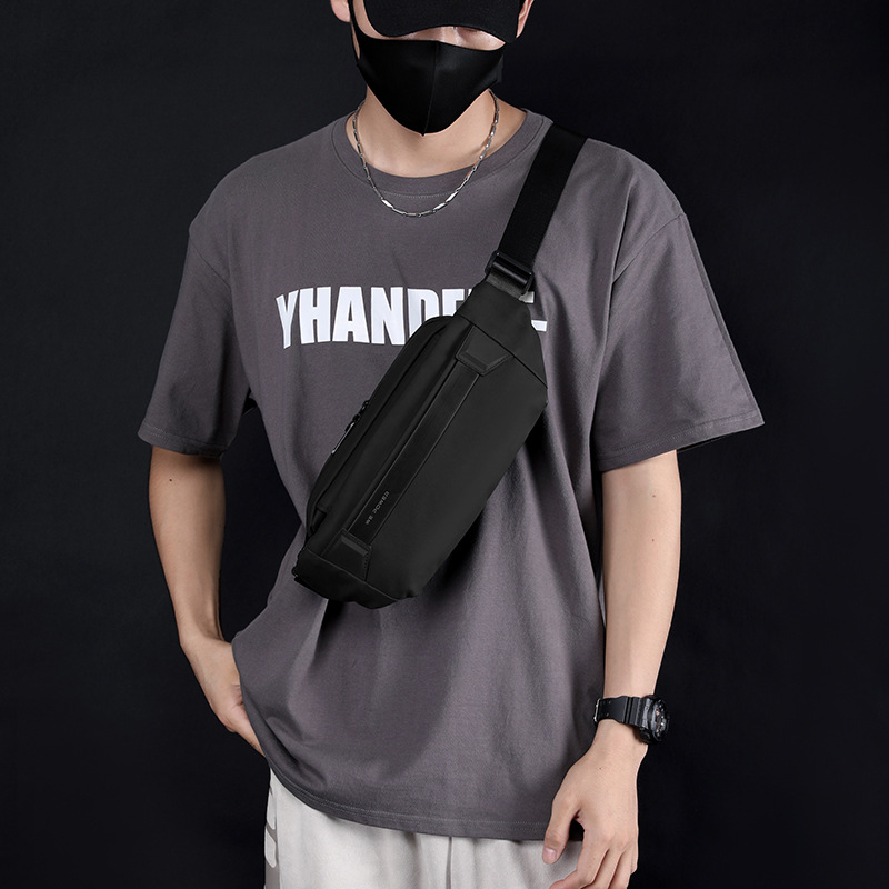 The new cross-border men's crossbody bag from WEPOWER is a trendy, casual and lightweight crossbody bag with a functional chest details Picture