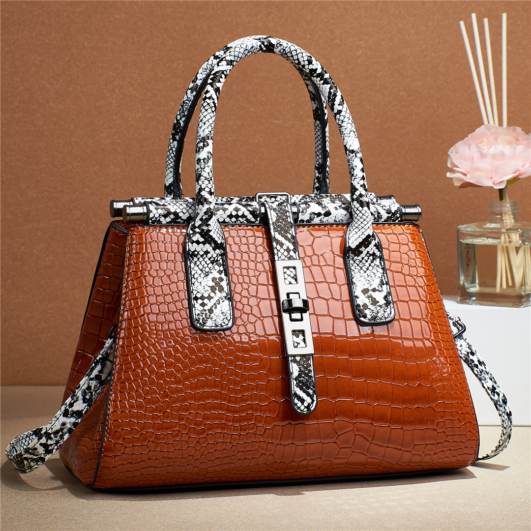 Snake-patterned shiny leather handbag 2024 new style trendy and fashionable European and American women's single-shoulder crossbody export women's bag cross-border consignment Application Scenario
