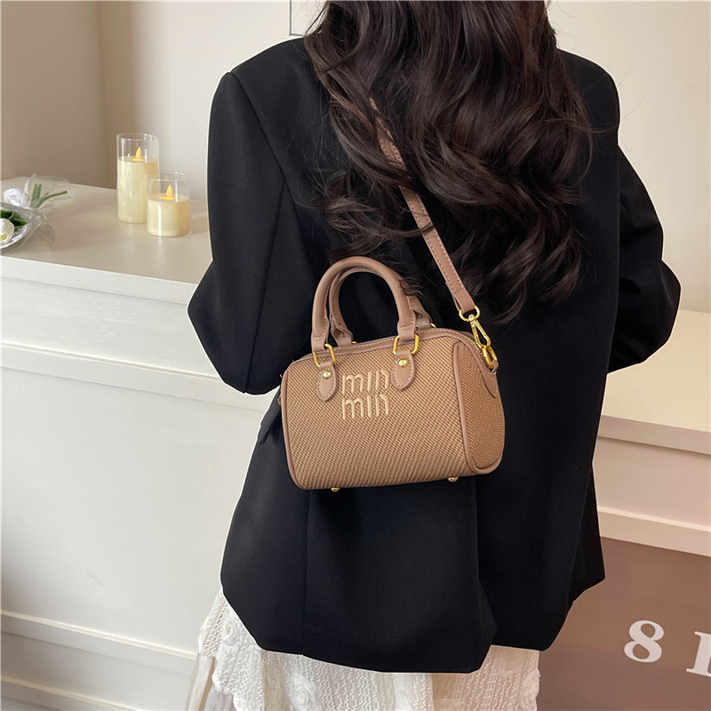 Retro letter niche design hand-held pillow bag for women 2025 new style, fashionable and high-end, versatile single-shoulder crossbody bag Specification drawing