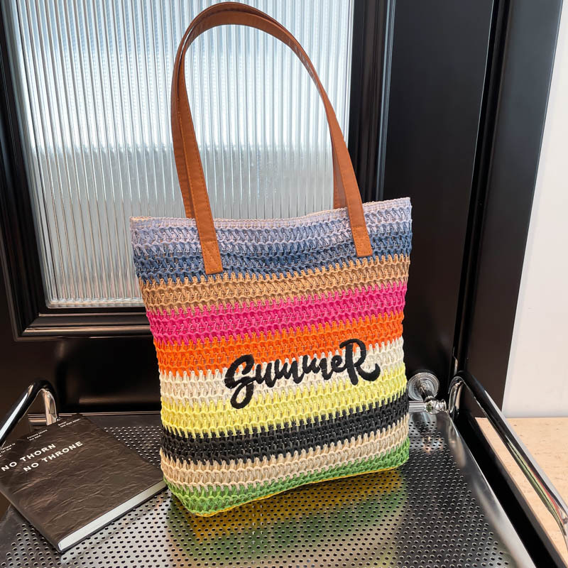 Niche and simple design striped bucket bag 2025, a fresh and elegant women's bag, casual, fashionable and versatile, single-shoulder crossbody bag full figure