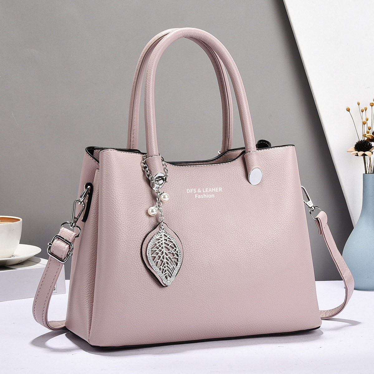 Mother's Day gift bag for Women 2025 New high-end commuter crossbody bag, fashionable and versatile for middle-aged mothers details Picture