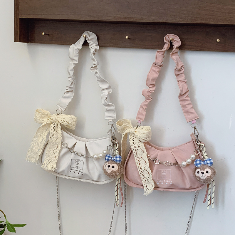 2025 New pleated bow women's single-shoulder bag, versatile and fashionable chain bag, commuting single-shoulder crossbody bag Application Scenario