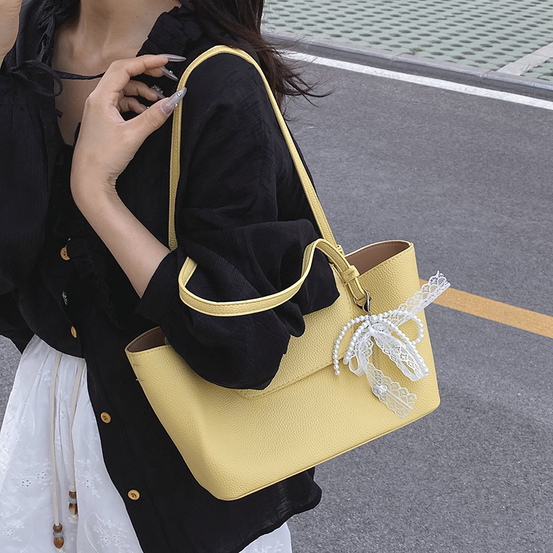 Cross-border retro, niche and versatile commuter tote bag for women, Spring 2025 new style, stylish, large-capacity single-shoulder underarm bag full figure