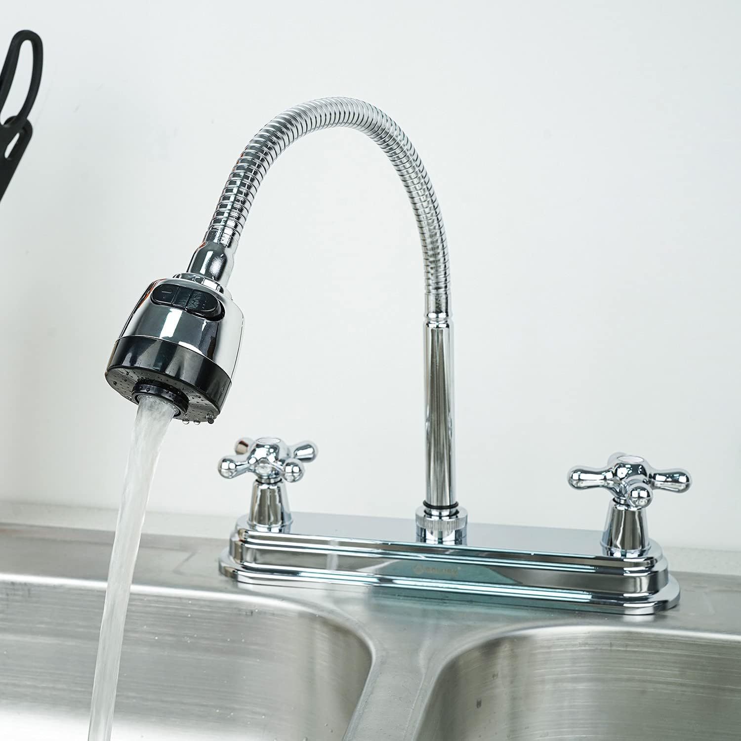 Cross-border export South American cold and hot water faucets, double ceramic plate plastic double interface faucets, kitchen splash-proof faucets Application Scenario