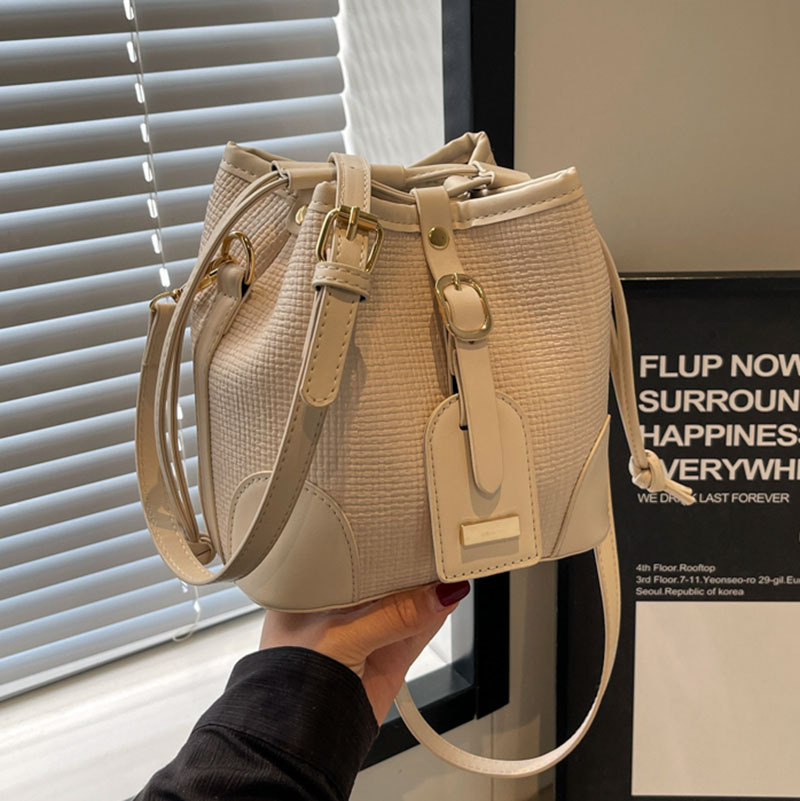 The 2024 new style of this year's popular bags: Ladies' trendy, high-end, versatile bucket bag, fashionable commuting single-shoulder crossbody bag full figure