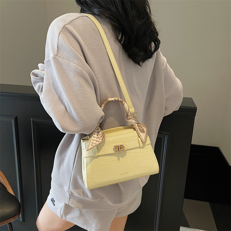 A high-end crocodile print fashionable hand-held Kelly bag for women 2025, a trendy and versatile single-shoulder crossbody bag for commuting details Picture