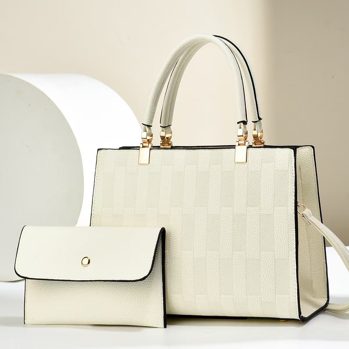 2024 New cross-border bags large-capacity embossed bags, women's wedding bags, light luxury hand-held European and American grand mother-and-child bags Application Scenario