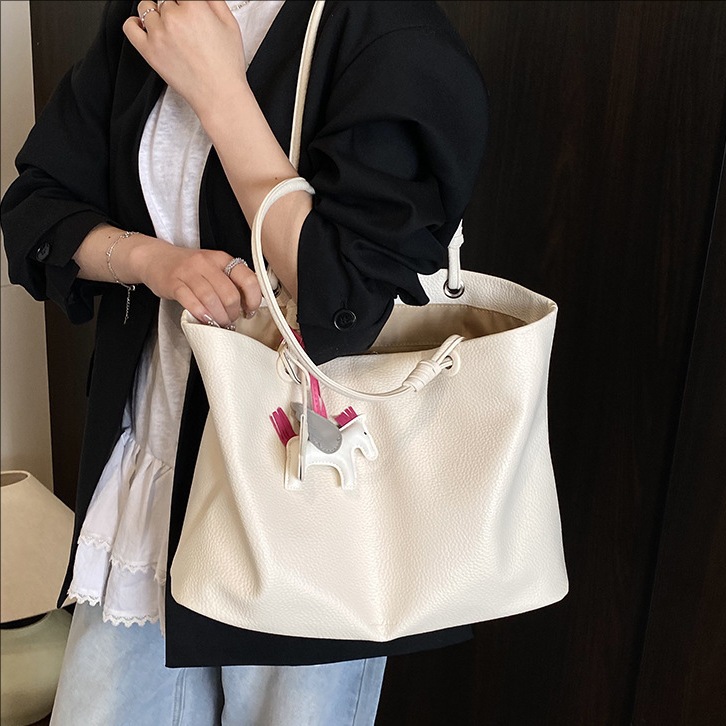 Simple, fashionable and high-end large-capacity tote bag for women, new Spring/Summer 2025 Korean-style trendy single-shoulder underarm bag full figure