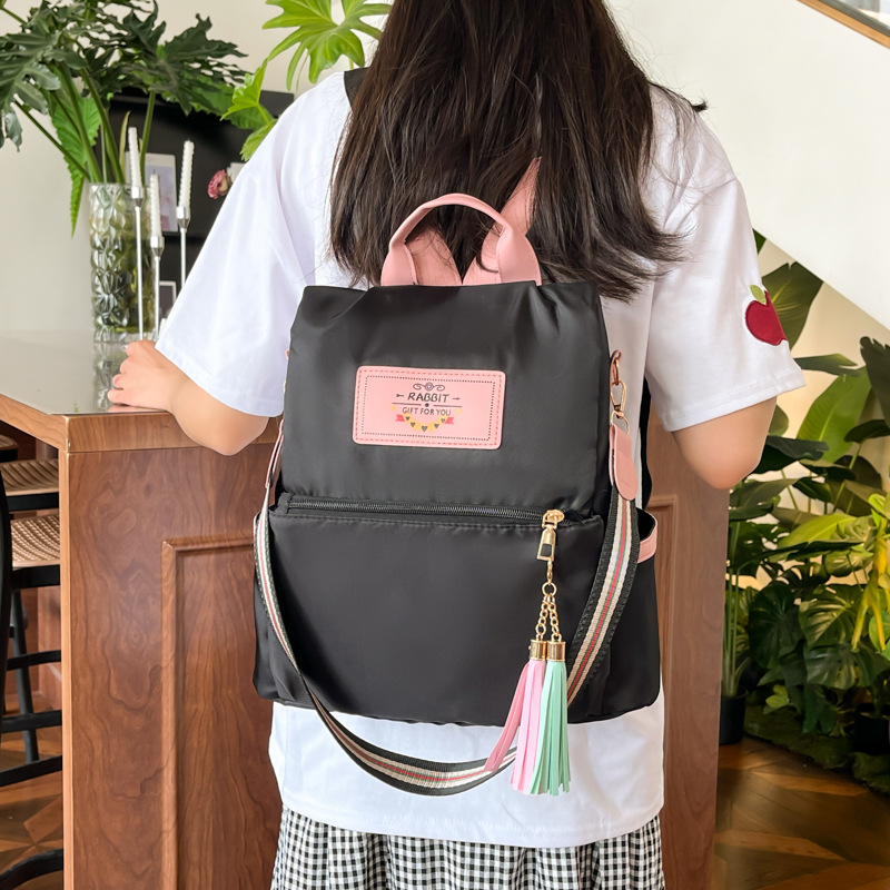 A new 2025 Korean student commuting backpack with a unique color-blocking and patchwork design details Picture