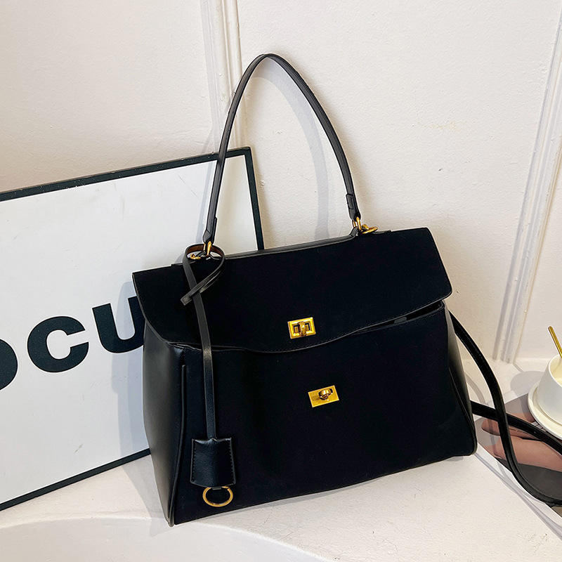 A large capacity work commuting bag for women, a trendy and versatile 2025 new matte retro casual single-shoulder crossbody tote bag Application Scenario