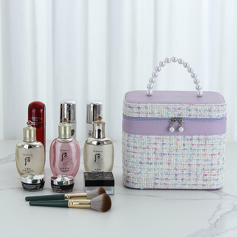 Portable makeup bag, large-capacity travel makeup box, multi-functional use, hand-held sewing box for storage, wholesale souvenirs Application Scenario