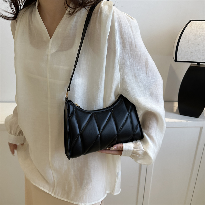 Women's casual commuting handbag 2023 Summer New style fashionable and simple underarm bag, niche and trendy single-shoulder bag Specification drawing