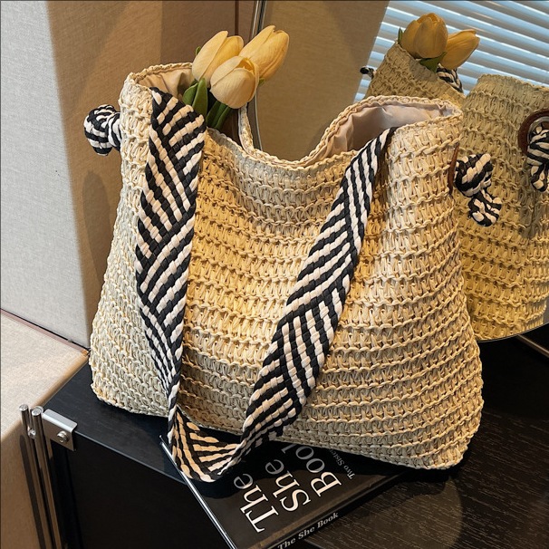 Cross-border summer single-shoulder underarm straw woven bag for women, new trendy woven single-shoulder tote bag, beach vacation bag full figure