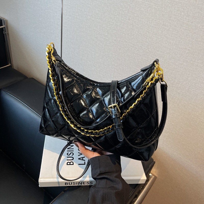 The new trendy and fashionable diamond-shaped chain dumpling bag for women in 2025 is a high-end single-shoulder bag Specification drawing