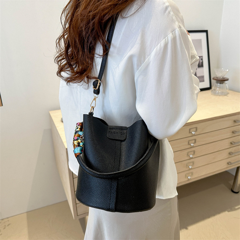 Cross-border quality bag for women 2024 Summer New style silk scarf crossbody bag, stylish hand-held vegetable basket bucket bag Specification drawing