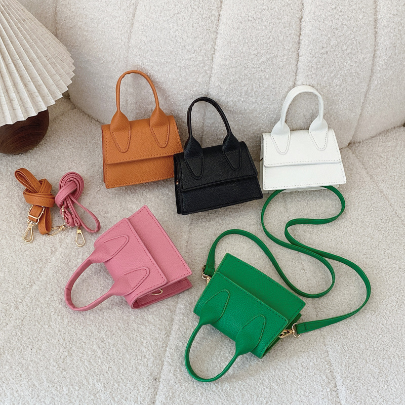 High-end small bag for women's summer 2025 new style, popular red envelope, retro crossbody bag, mini chain bag Application Scenario
