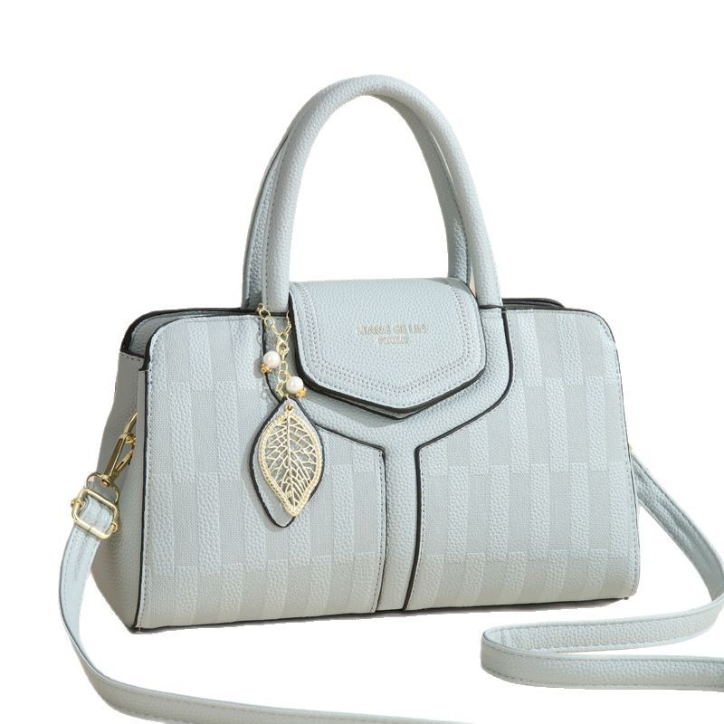 Embossed large-capacity Boston hand-held women's bag, a fashionable and trendy women's bag for 2025, a new soft leather single-shoulder bag with a high-quality texture Item Picture