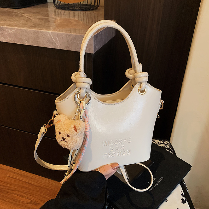 Trendy retro handbag for women, 2025 new crossbody bag, bucket bag, high-end texture, simple and elegant small bag full figure