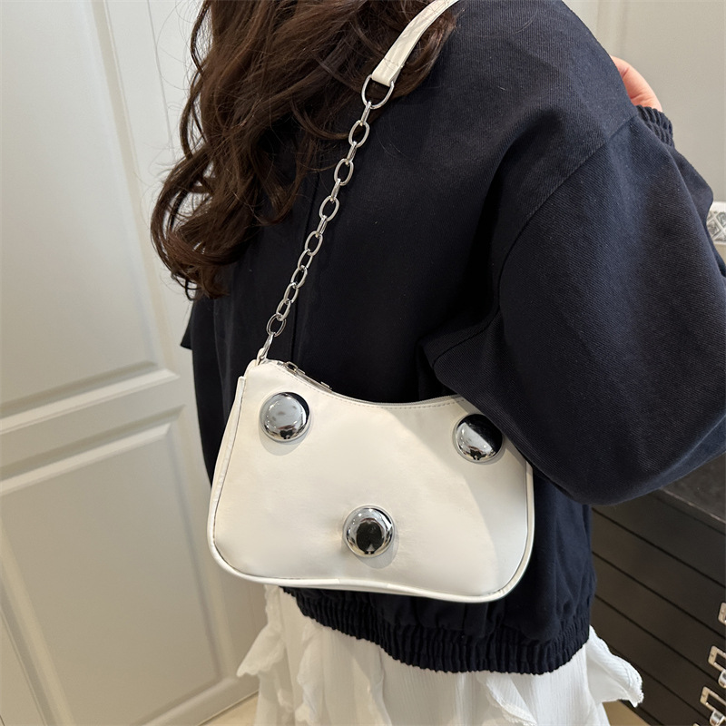 Stylish, casual, trendy and unique, spicy girl style riveted new 2025 simple crossbody handbag, small square women's bag details Picture