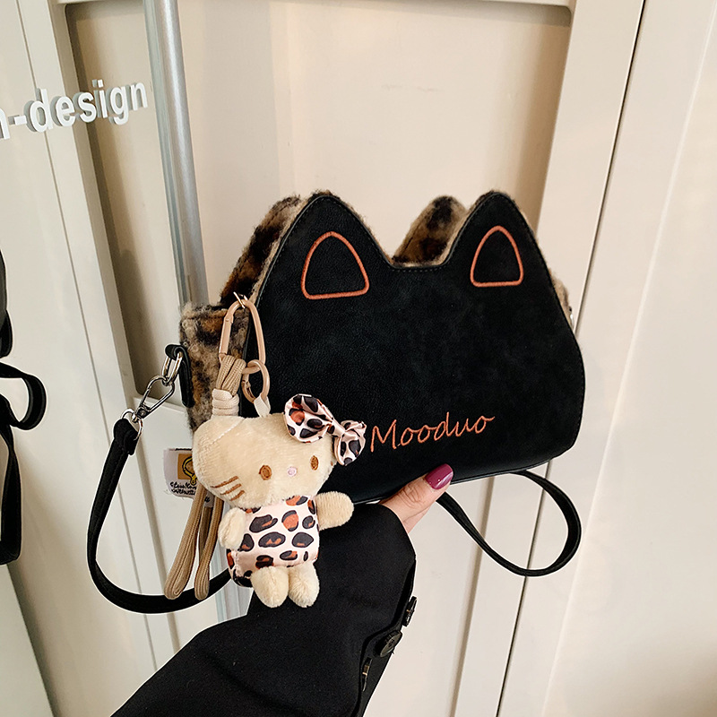 Retro and fashionable leopard print cat ear bag for women 2024 new niche design, trendy single-shoulder bag, high-end and versatile women's bag details Picture