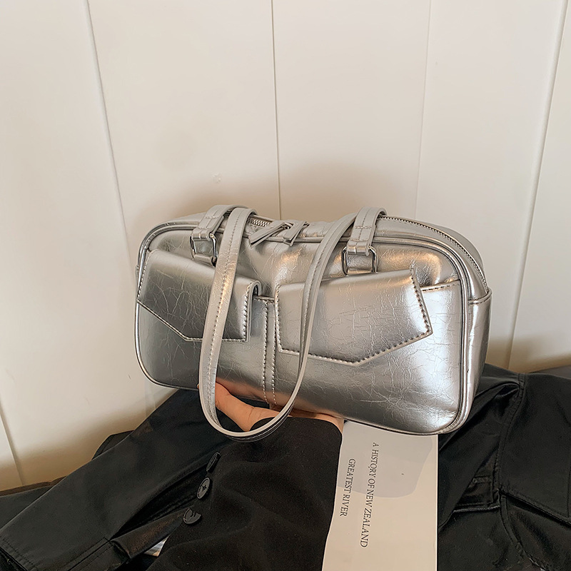 A niche design, simple and versatile, fashionable and high-end single-shoulder underarm bag for women, a new 2024 casual bowling bag Specification drawing