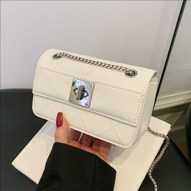 High-end texture diamond-shaped chain bag for women, 2025 new style simple and fashionable small square bag, French niche single-shoulder crossbody bag full figure