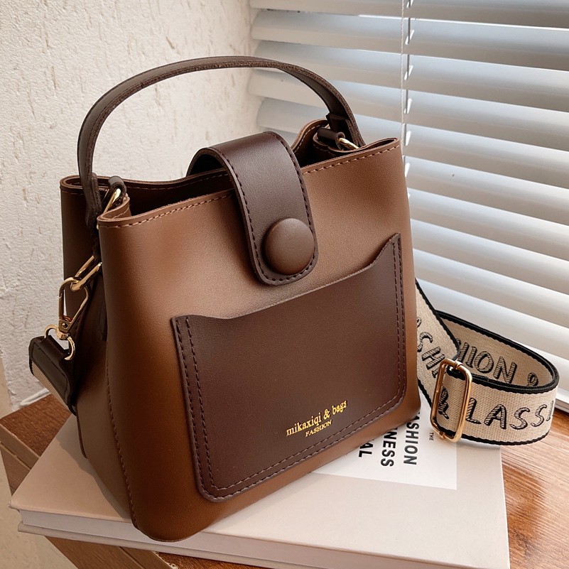 This year's popular bags: 2025 new spring fashion hand-held shoulder bag for women, crossbody versatile retro bucket bag full figure