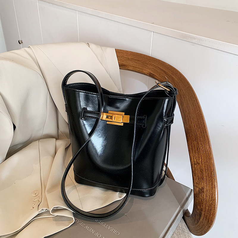 High-end quality small bag for women, 2025 new retro and trendy versatile crossbody bag, single-shoulder armpit bag, casual bucket bag Specification drawing