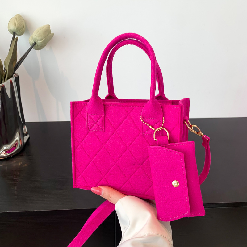 bags Popular felt mother-and-child bag three-piece set 2023 Summer single-shoulder bag, fashionable diamond-shaped handbag, light and casual crossbody details Picture