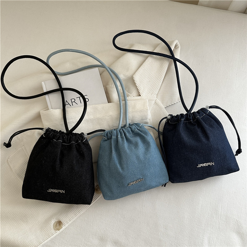 The 2025 summer new stylish, simple bucket bag is a trendy and niche design for women's single-shoulder crossbody Application Scenario