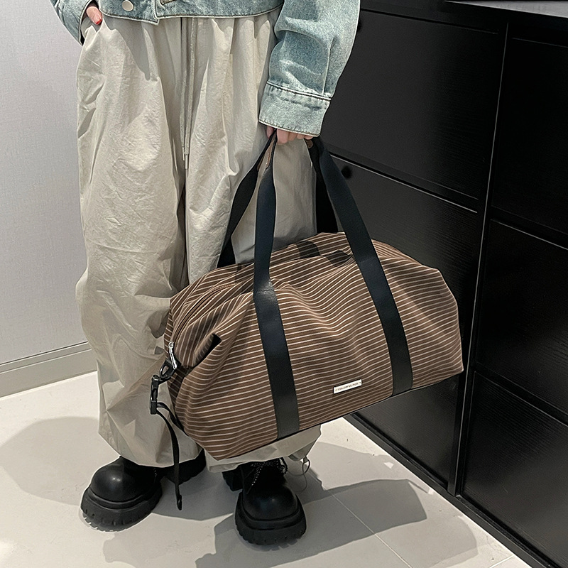 Colorful Fox sports and fitness men's crossbody bag, large capacity travel and business trip waterproof luggage bag, handbag for women Specification drawing