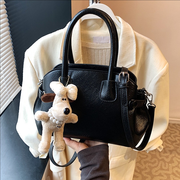This stylish and versatile soft leather handbag is a new model for women in 2025. It features a large-capacity commuting single-shoulder platinum bag and a casual crossbody bag full figure