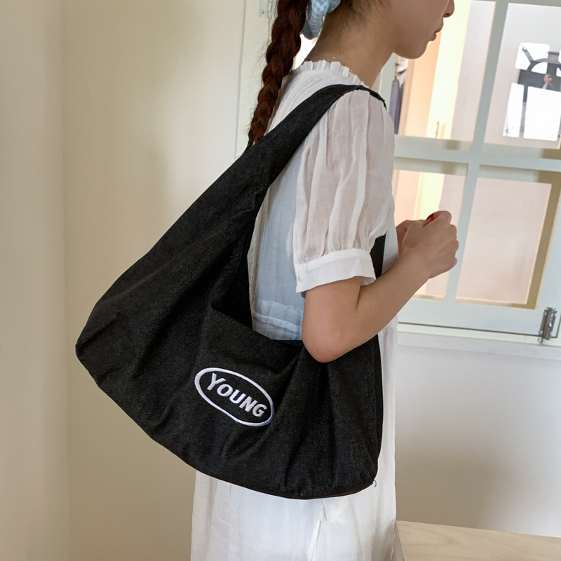 2025 Summer New trendy large-capacity handbag, fashionable and versatile denim shoulder bag, women's casual dumpling bag details Picture