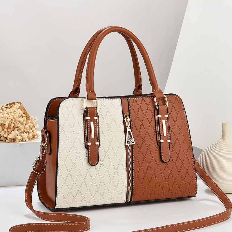 A best-selling new women's 2024 single-shoulder crossbody bag from a large bag manufacturer. It's a summer versatile hand-carry fashion for export Specification drawing