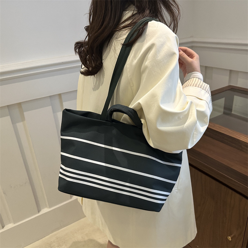A new Korean canvas bag, striped hand-held shoulder tote bag, large-capacity women's bag, versatile commuting crossbody bag Specification drawing