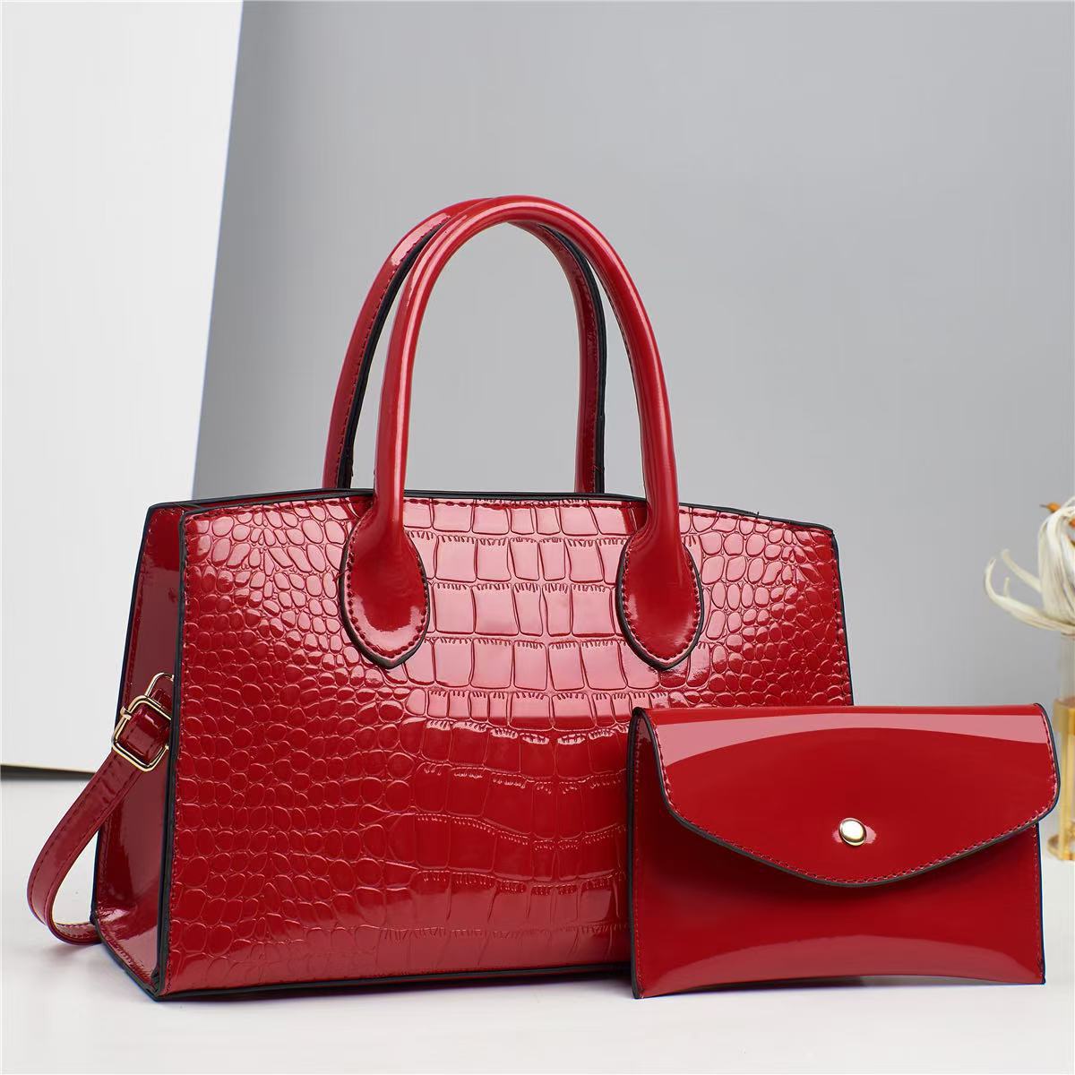 A new 2024 large-capacity commuting bag, a shiny leather single-shoulder bag, a fashionable European and American women's handbag with letters Application Scenario