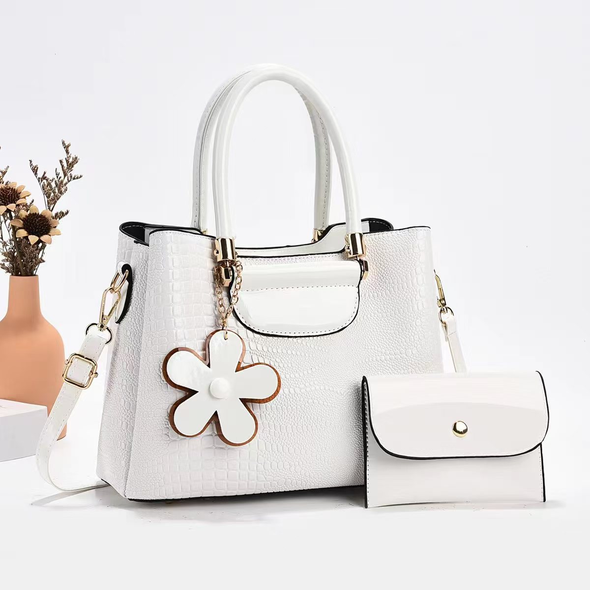 2024 Factory direct sale shiny leather stone-patterned bucket bag, new large-capacity, fashionable and trendy hand-held shoulder crossbody bag Application Scenario