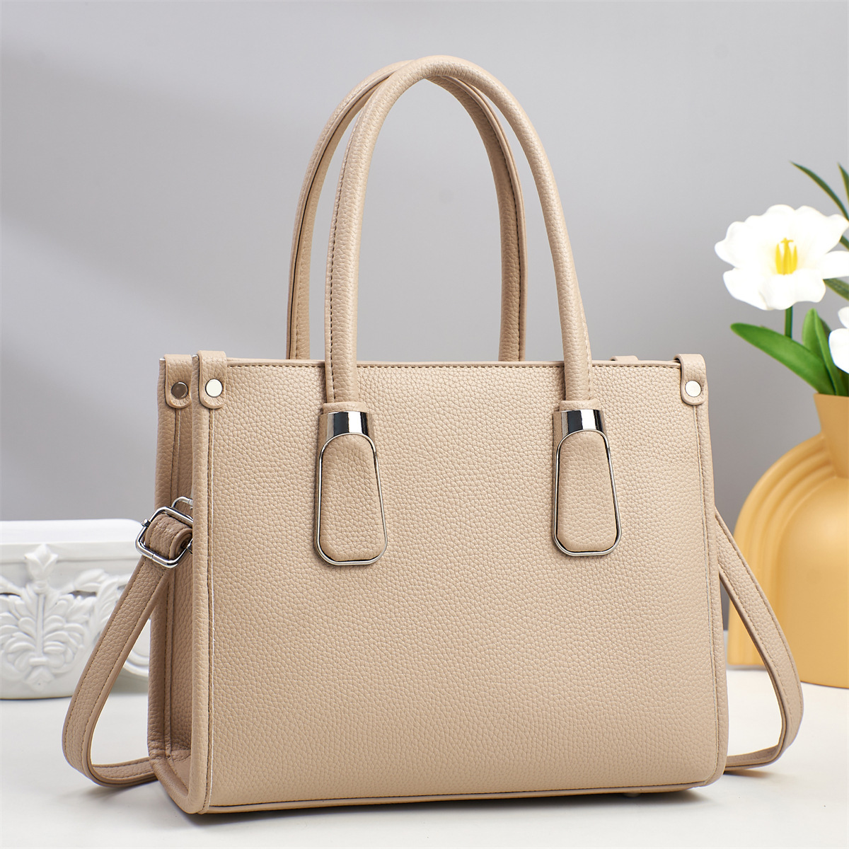 Trendy new arrivals: Women's handbags, high-end commuter bags, new women's crossbody bags. The original factory is afraid to send them Application Scenario