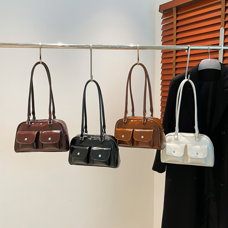 Cross-border retro underarm bag for women, 2025 new style, high-end and versatile, hand-held bowling single-shoulder pillow bag Application Scenario
