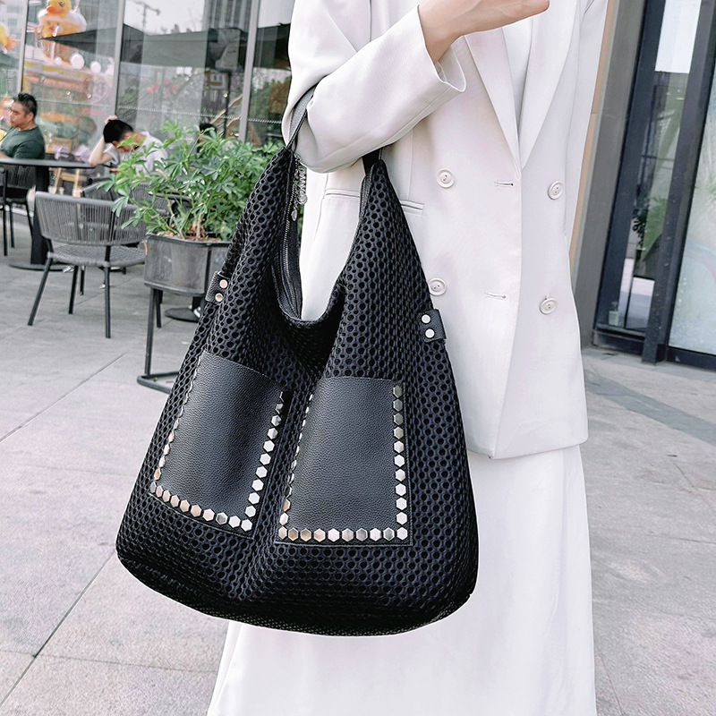 Cross-border retro mesh handbag, large-capacity single-shoulder bag, punk style rivet fashionable tote bag full figure