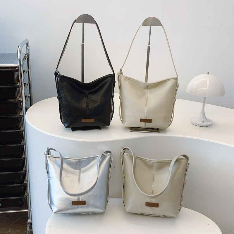 Cross-border solid color PU soft leather bucket bag, retro casual single-shoulder bag, 2025 new style women's bag, fashionable and versatile crossbody bag Item Picture