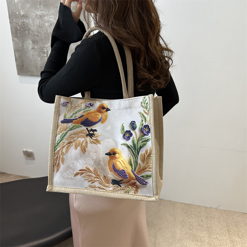 Large-capacity ladies' bags for commuting to work, students' classes, and outings. Trendy single-shoulder bags with traditional Chinese fashion prints details Picture